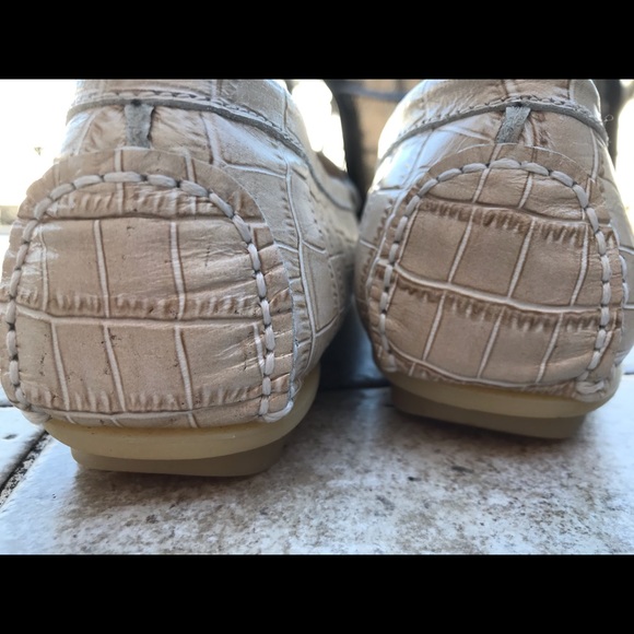 GEB Off-white Flats - Picture 3 of 6